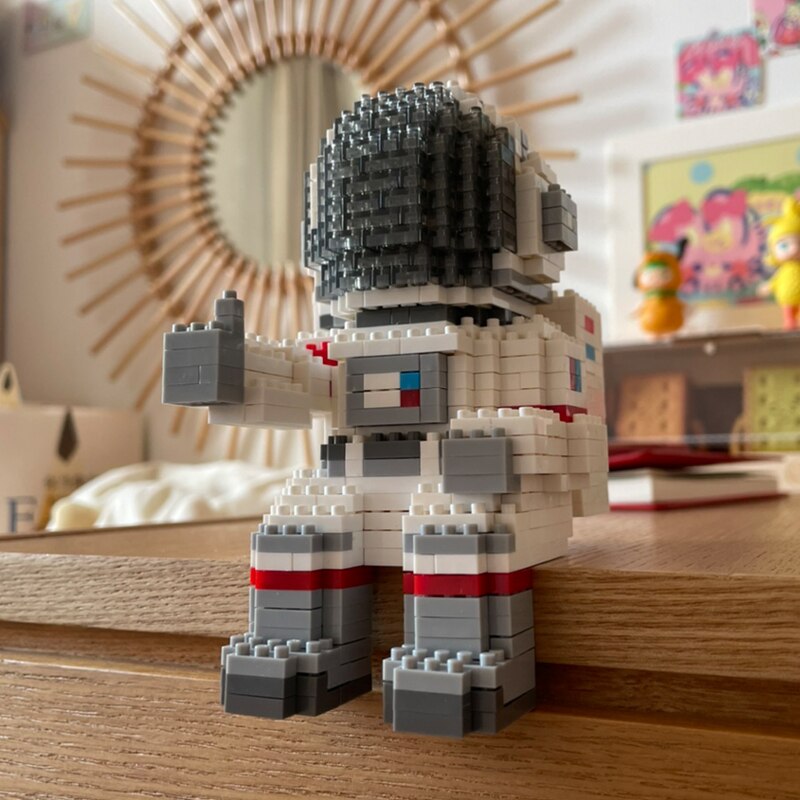 SC 8803-2 Astronaut with Black Helmet