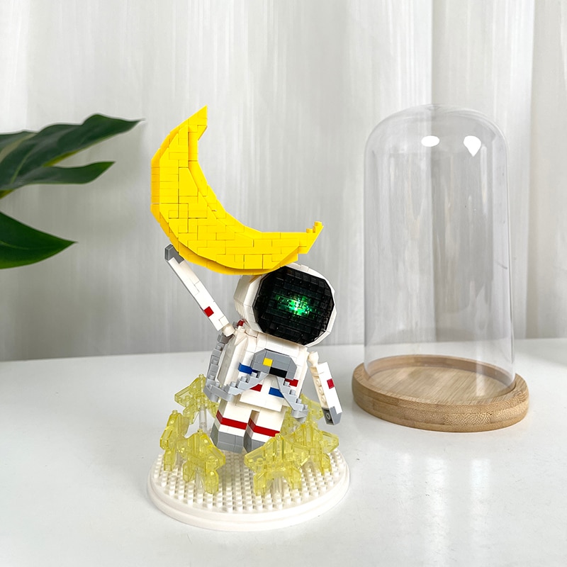 Wise Hawk 2692 Space Advanture Astronaut and Moon