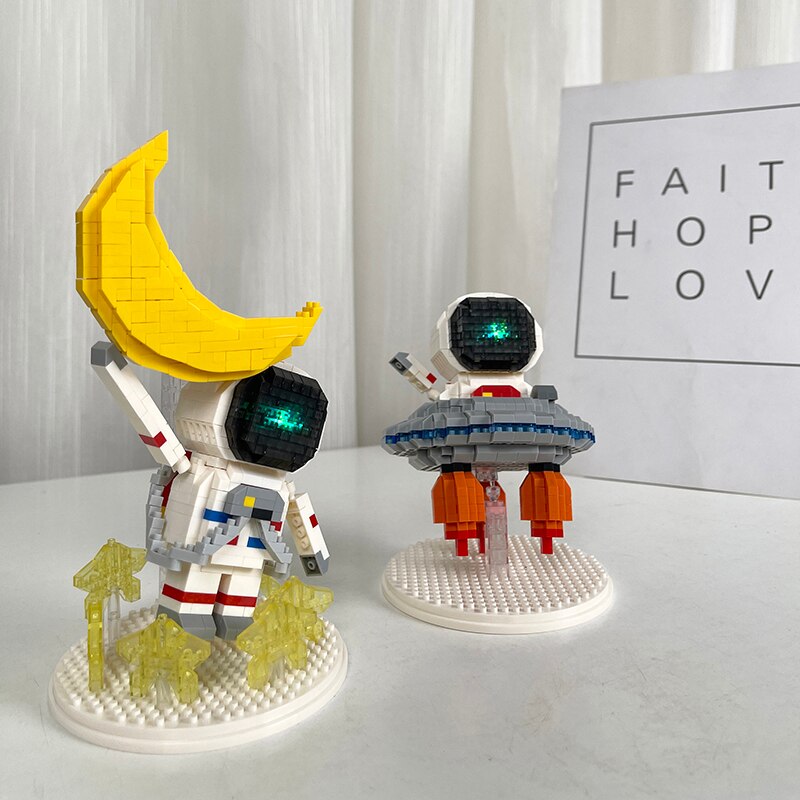 Wise Hawk 2692 Space Advanture Astronaut and Moon Wise Hawk 2692 Space Advanture Astronaut and Moon