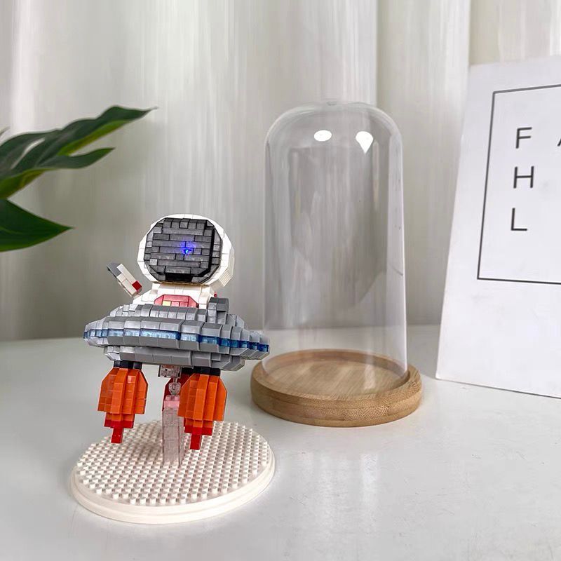 Wise Hawk 2694 Space Advanture Astronaut with UFO Fly Saucer