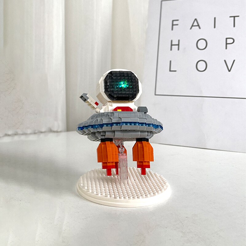 Wise Hawk 2694 Space Advanture Astronaut with UFO Fly Saucer Wise Hawk 2694 Space Advanture Astronaut with UFO Fly Saucer