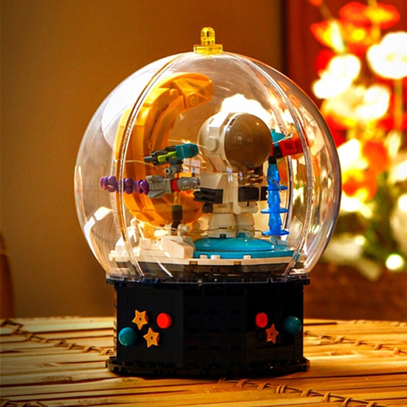 Hsanhe D001-4 Astronaut and Moon in Crystal Ball with LED Light Hsanhe D001-4 Astronaut and Moon in Crystal Ball with LED Light