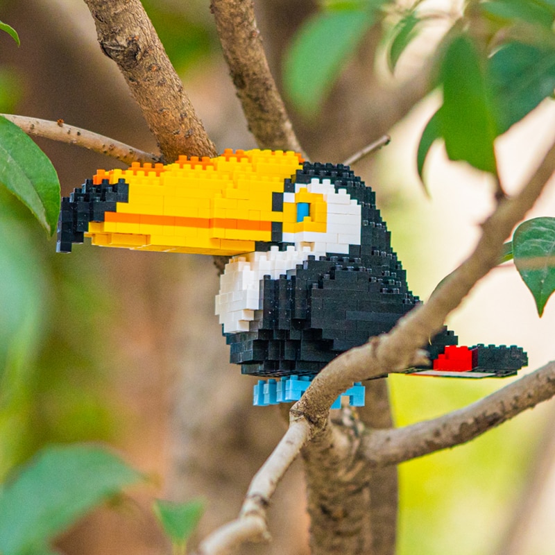 SC 8809-8 Animal World Yellow Toucan Fly Bird Parrot 3D 